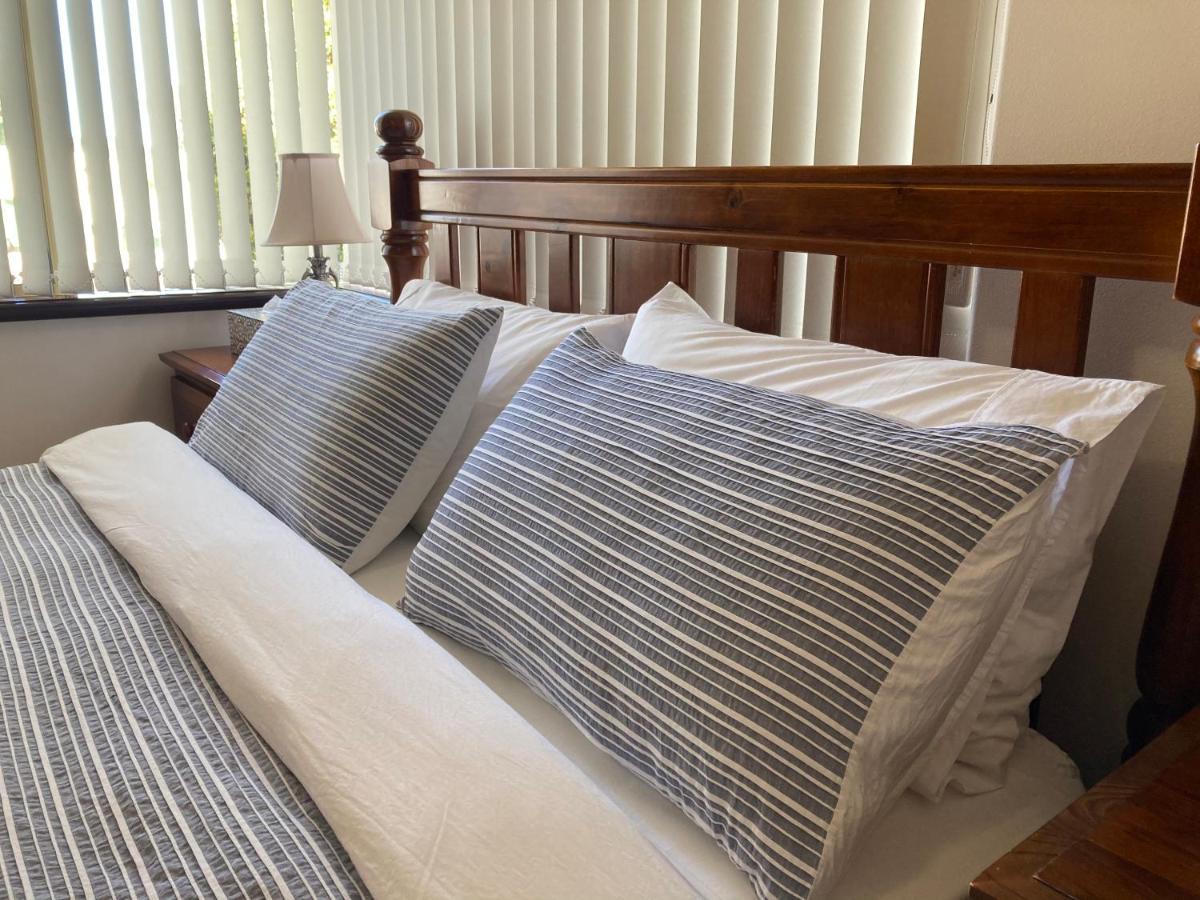 The Royal Dolphin Bed & Breakfast Safety Bay ร็อคกิงแฮม ภายนอก รูปภาพ