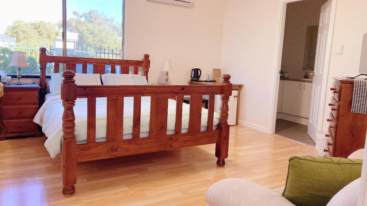 The Royal Dolphin Bed & Breakfast Safety Bay ร็อคกิงแฮม ภายนอก รูปภาพ