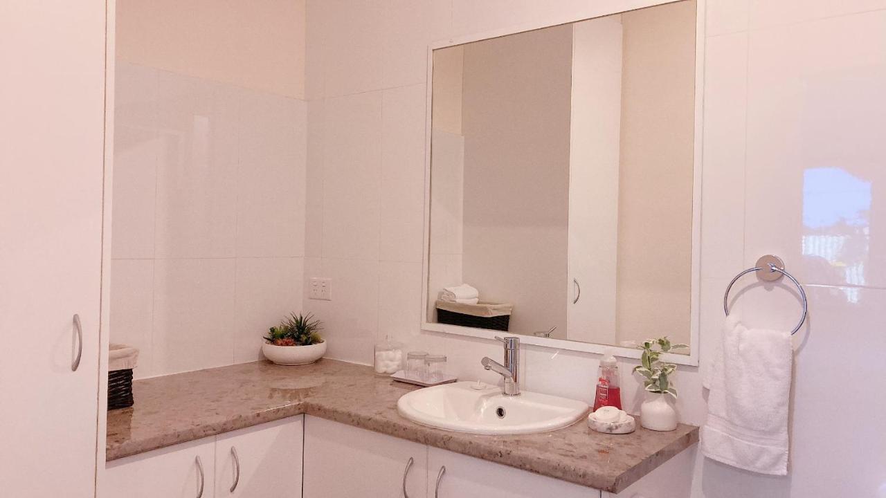 The Royal Dolphin Bed & Breakfast Safety Bay ร็อคกิงแฮม ภายนอก รูปภาพ
