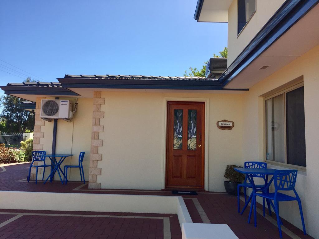 The Royal Dolphin Bed & Breakfast Safety Bay ร็อคกิงแฮม ภายนอก รูปภาพ